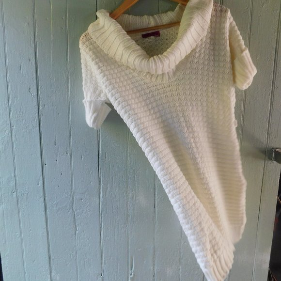 🐾Cream Turtleneck Sweater🐾 - Picture 8 of 9